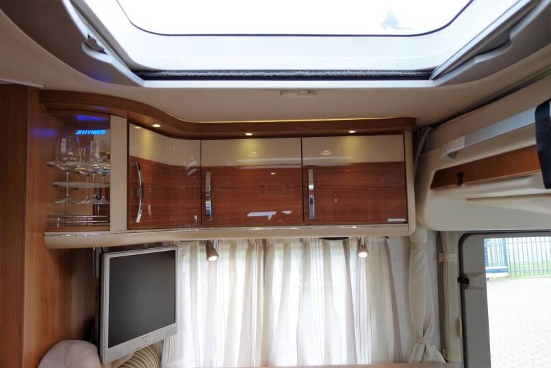 Hymer B 674 SL Star Edition 3.0 AUTOMAAT, 2 aparte bedden, garage, vol optie 23