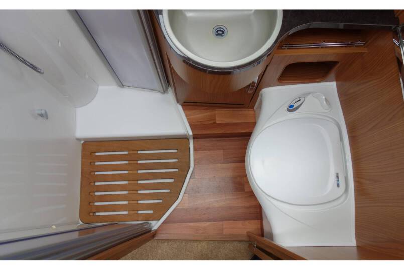 Hymer B 674 SL Star Edition 3.0 AUTOMAAT, 2 aparte bedden, garage, vol optie 33