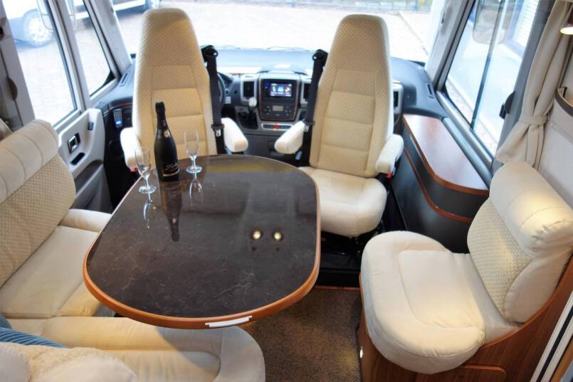 Hymer B 698 SL Star Edition Queensbed, 3.0 AUTOMAAT, champagne, 4 x luchtvering, winter pakket 19
