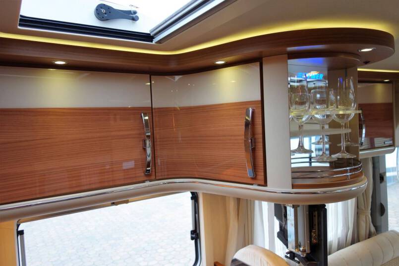 Hymer B 698 SL Star Edition Queensbed, 3.0 AUTOMAAT, champagne, 4 x luchtvering, winter pakket 23