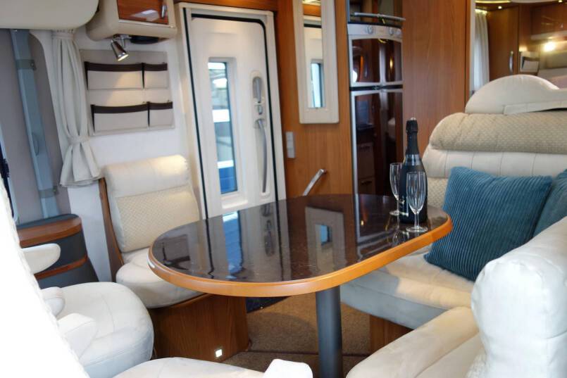 Hymer B 698 SL Star Edition Queensbed, 3.0 AUTOMAAT, champagne, 4 x luchtvering, winter pakket 25