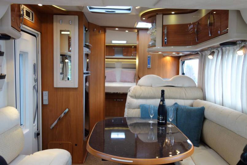 Hymer B 698 SL Star Edition Queensbed, 3.0 AUTOMAAT, champagne, 4 x luchtvering, winter pakket 26