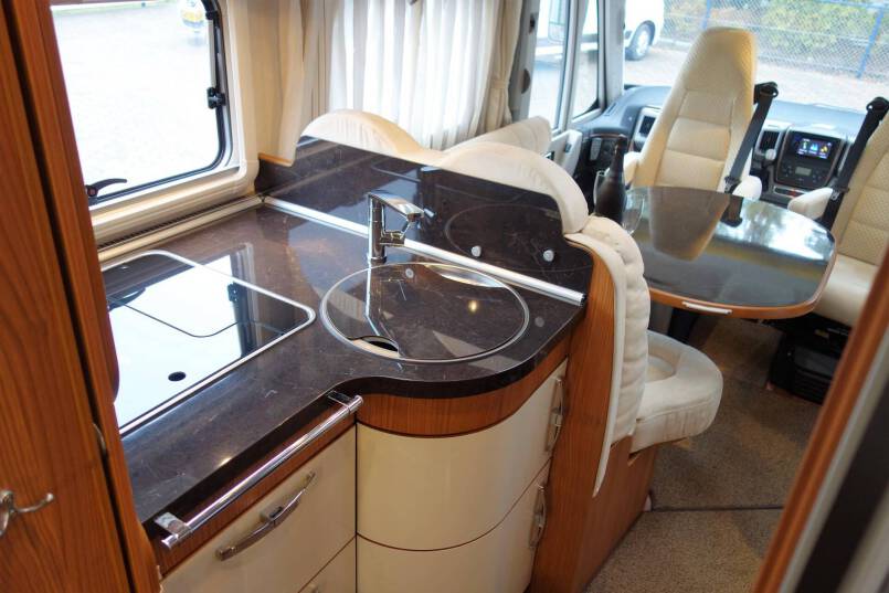 Hymer B 698 SL Star Edition Queensbed, 3.0 AUTOMAAT, champagne, 4 x luchtvering, winter pakket 29