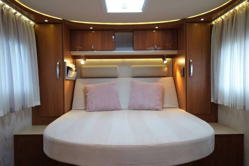 Hymer B 698 SL Star Edition Queensbed, 3.0 AUTOMAAT, champagne, 4 x luchtvering, winter pakket 31