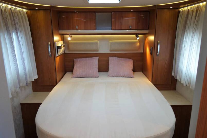 Hymer B 698 SL Star Edition Queensbed, 3.0 AUTOMAAT, champagne, 4 x luchtvering, winter pakket 33