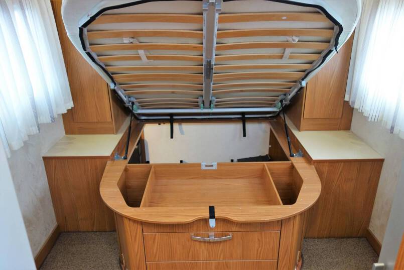 Hymer B 698 SL Star Edition Queensbed, 3.0 AUTOMAAT, champagne, 4 x luchtvering, winter pakket 34