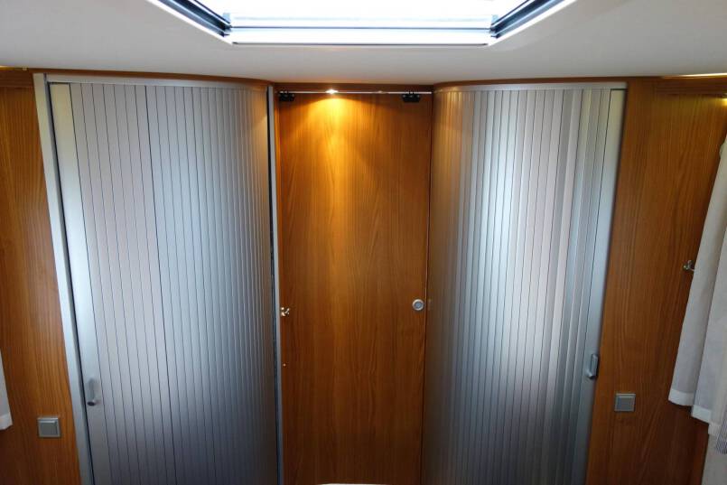Hymer B 698 SL Star Edition Queensbed, 3.0 AUTOMAAT, champagne, 4 x luchtvering, winter pakket 35