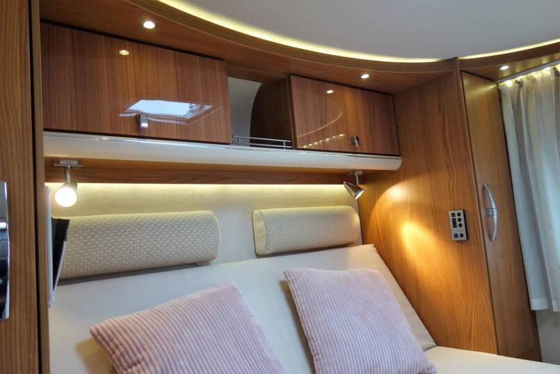 Hymer B 698 SL Star Edition Queensbed, 3.0 AUTOMAAT, champagne, 4 x luchtvering, winter pakket 38