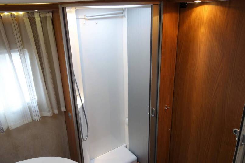 Hymer B 698 SL Star Edition Queensbed, 3.0 AUTOMAAT, champagne, 4 x luchtvering, winter pakket 40