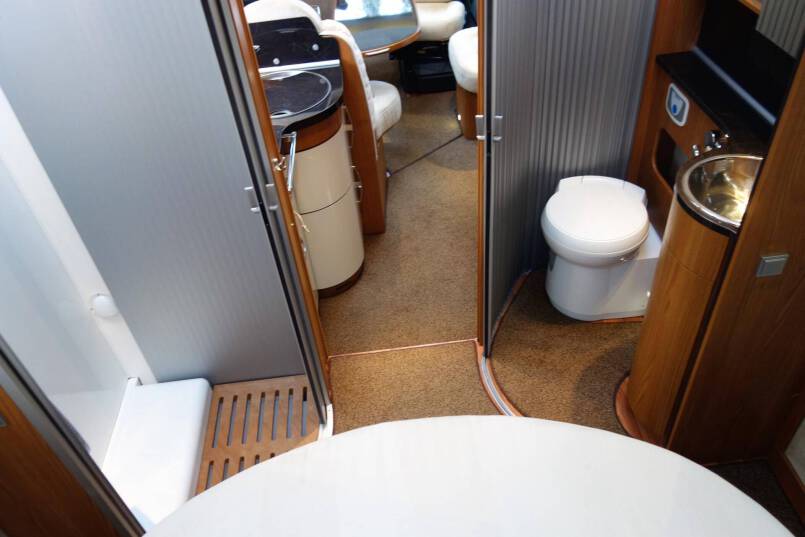 Hymer B 698 SL Star Edition Queensbed, 3.0 AUTOMAAT, champagne, 4 x luchtvering, winter pakket 41