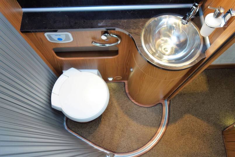 Hymer B 698 SL Star Edition Queensbed, 3.0 AUTOMAAT, champagne, 4 x luchtvering, winter pakket 42