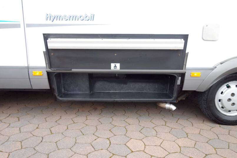 Hymer B 584 Hymer  B 584 compacte 3 pers. met een ruime barzit indeling 9
