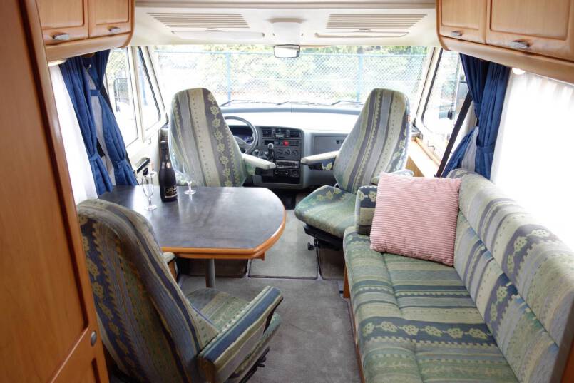 Hymer B 584 Hymer  B 584 compacte 3 pers. met een ruime barzit indeling 13