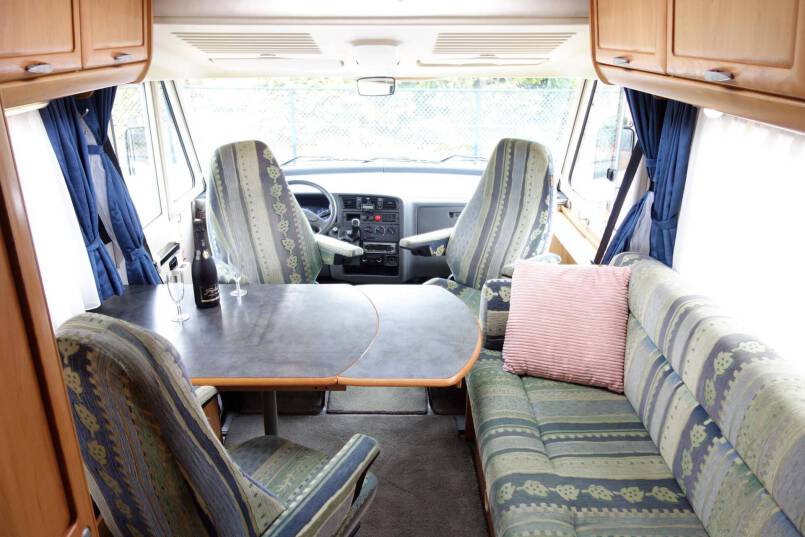 Hymer B 584 Hymer  B 584 compacte 3 pers. met een ruime barzit indeling 14