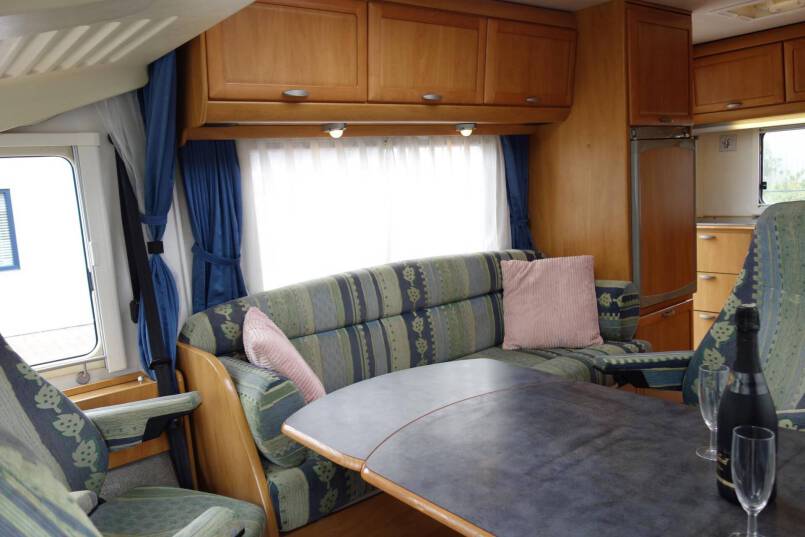 Hymer B 584 Hymer  B 584 compacte 3 pers. met een ruime barzit indeling 15