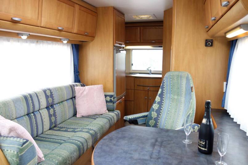 Hymer B 584 Hymer  B 584 compacte 3 pers. met een ruime barzit indeling 18