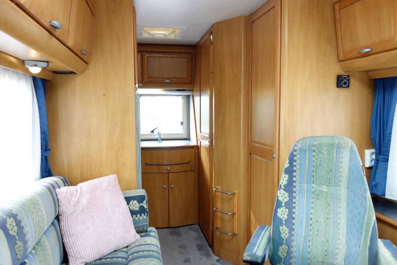 Hymer B 584 Hymer  B 584 compacte 3 pers. met een ruime barzit indeling 19