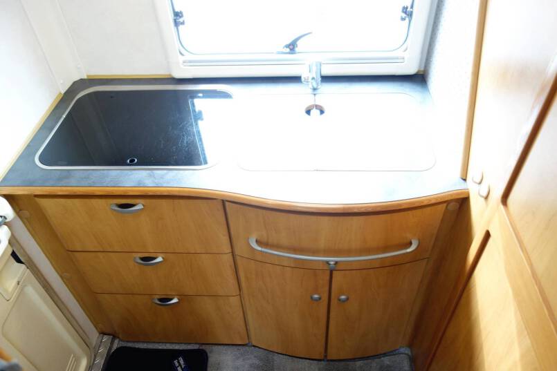 Hymer B 584 Hymer  B 584 compacte 3 pers. met een ruime barzit indeling 20