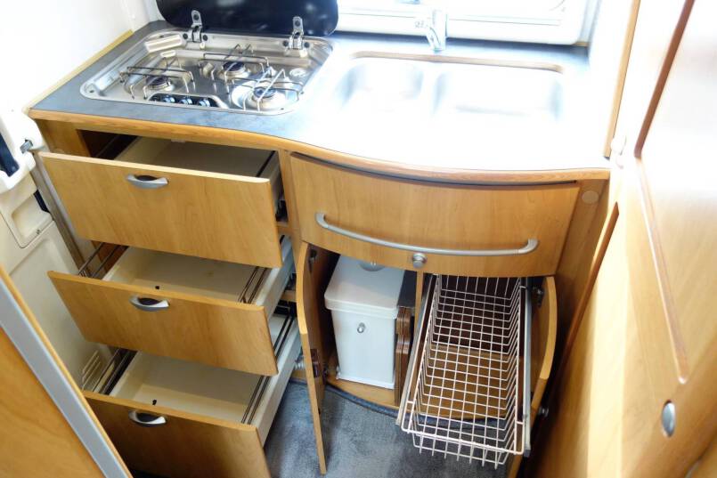 Hymer B 584 Hymer  B 584 compacte 3 pers. met een ruime barzit indeling 21