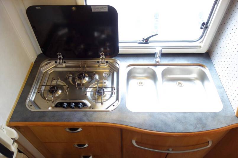 Hymer B 584 Hymer  B 584 compacte 3 pers. met een ruime barzit indeling 22