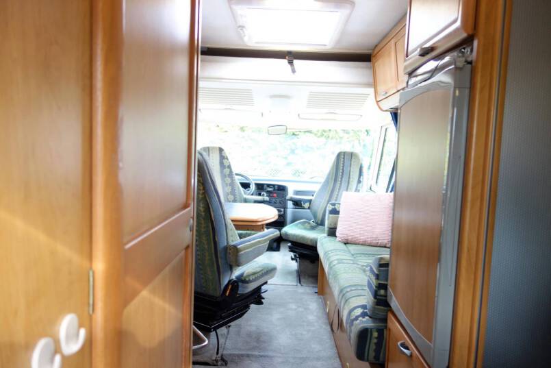 Hymer B 584 Hymer  B 584 compacte 3 pers. met een ruime barzit indeling 25