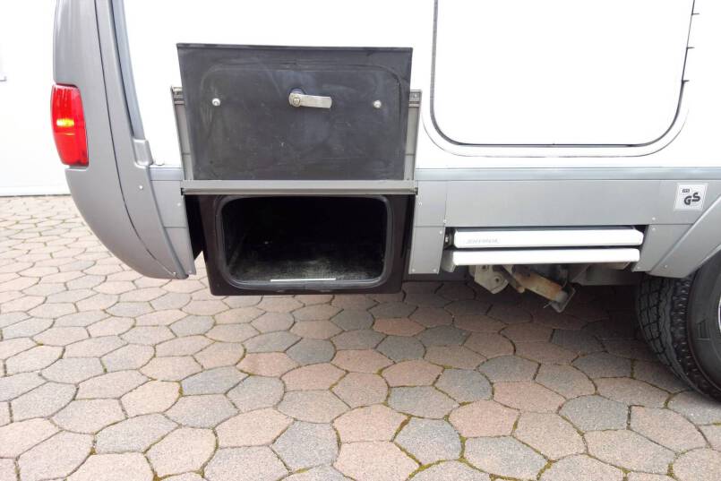Hymer B 584 Hymer  B 584 compacte 3 pers. met een ruime barzit indeling 4