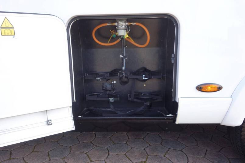 Hymer T 678 CL AUTOMAAT, 150 pk, 2 aparte bedden 10