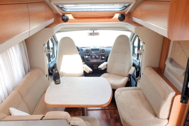 Hymer T 678 CL AUTOMAAT, 150 pk, 2 aparte bedden 17