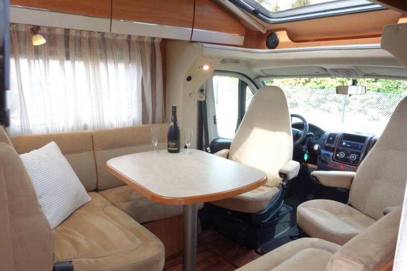 Hymer T 678 CL AUTOMAAT, 150 pk, 2 aparte bedden 18
