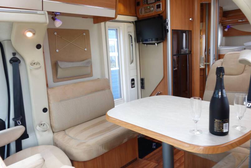 Hymer T 678 CL AUTOMAAT, 150 pk, 2 aparte bedden 20