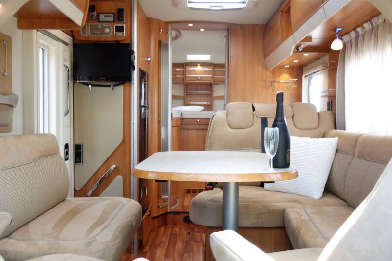 Hymer T 678 CL AUTOMAAT, 150 pk, 2 aparte bedden 23