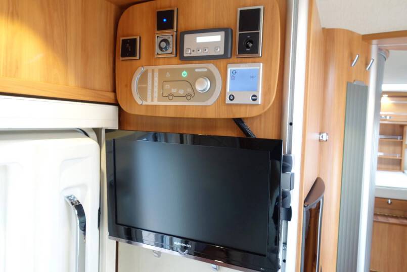 Hymer T 678 CL AUTOMAAT, 150 pk, 2 aparte bedden 24