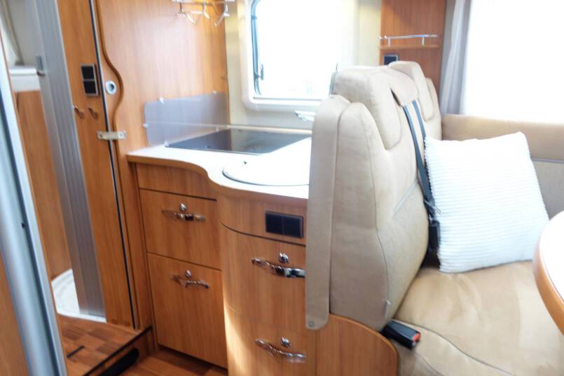 Hymer T 678 CL AUTOMAAT, 150 pk, 2 aparte bedden 25