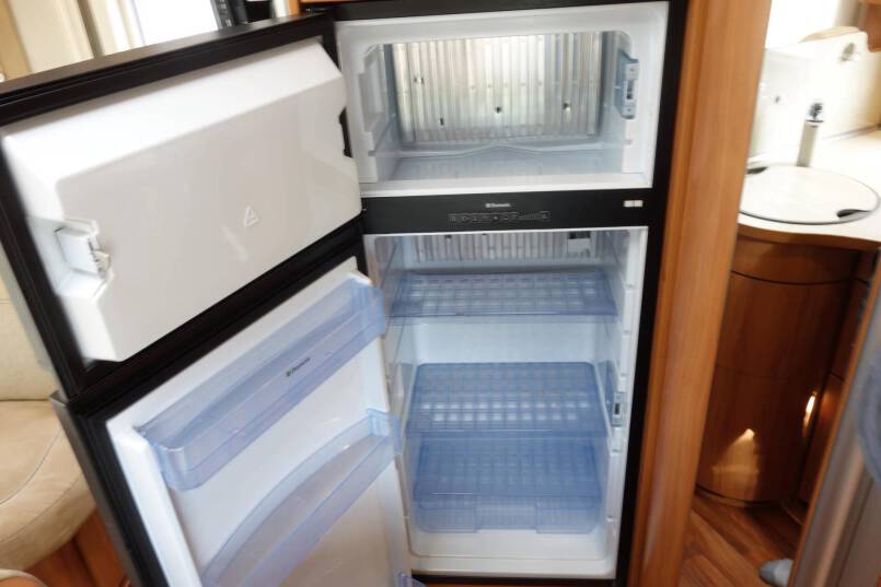 Hymer T 678 CL AUTOMAAT, 150 pk, 2 aparte bedden 28