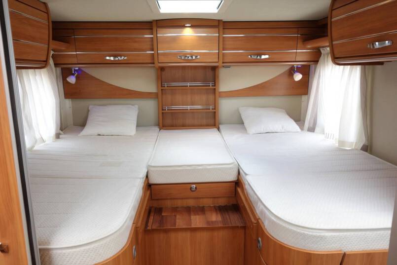Hymer T 678 CL AUTOMAAT, 150 pk, 2 aparte bedden 29