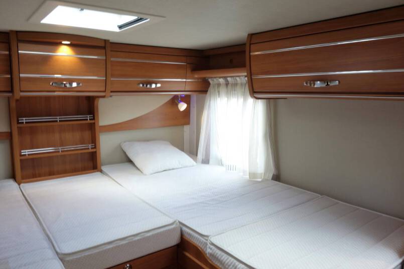 Hymer T 678 CL AUTOMAAT, 150 pk, 2 aparte bedden 31