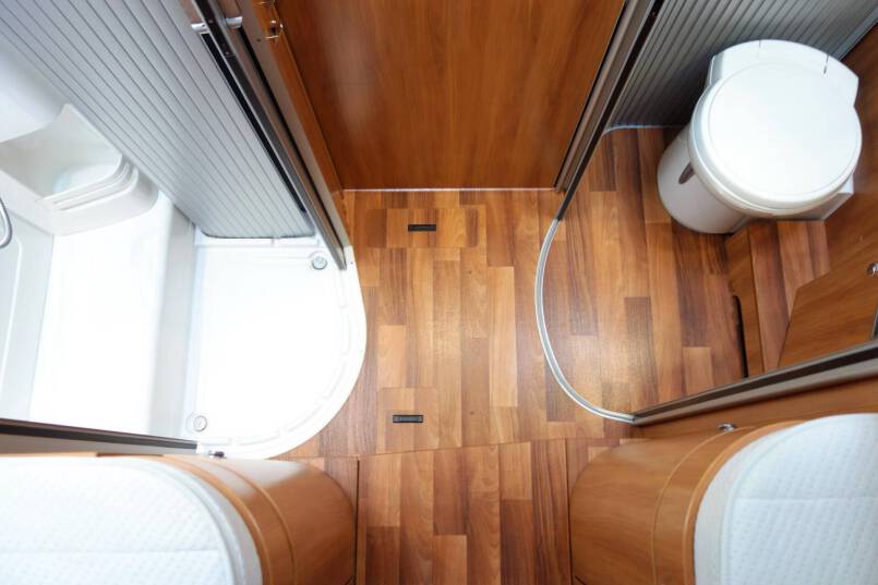 Hymer T 678 CL AUTOMAAT, 150 pk, 2 aparte bedden 32