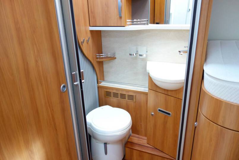 Hymer T 678 CL AUTOMAAT, 150 pk, 2 aparte bedden 34