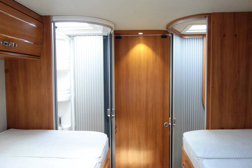 Hymer T 678 CL AUTOMAAT, 150 pk, 2 aparte bedden 35