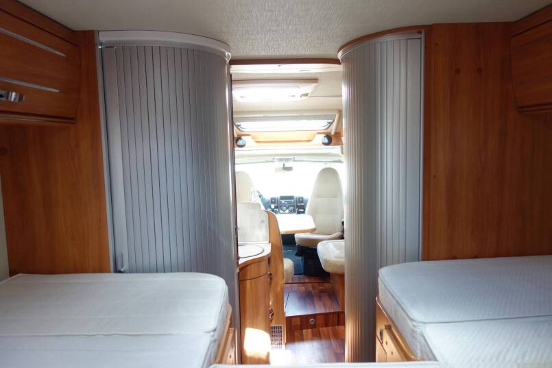 Hymer T 678 CL AUTOMAAT, 150 pk, 2 aparte bedden 36