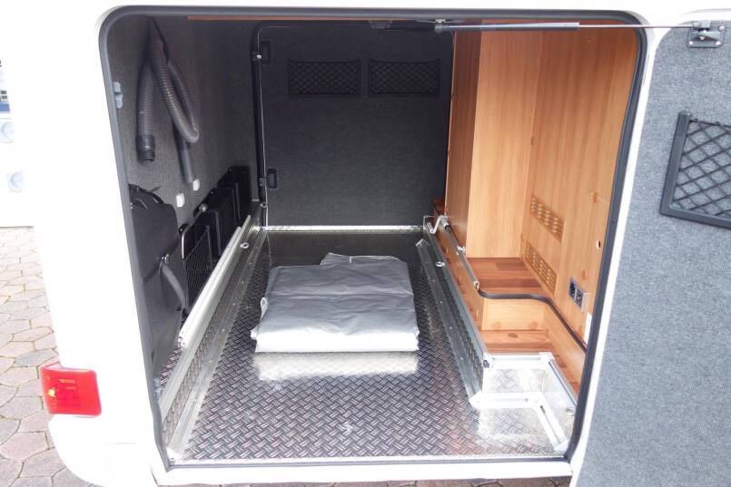 Hymer T 678 CL AUTOMAAT, 150 pk, 2 aparte bedden 8
