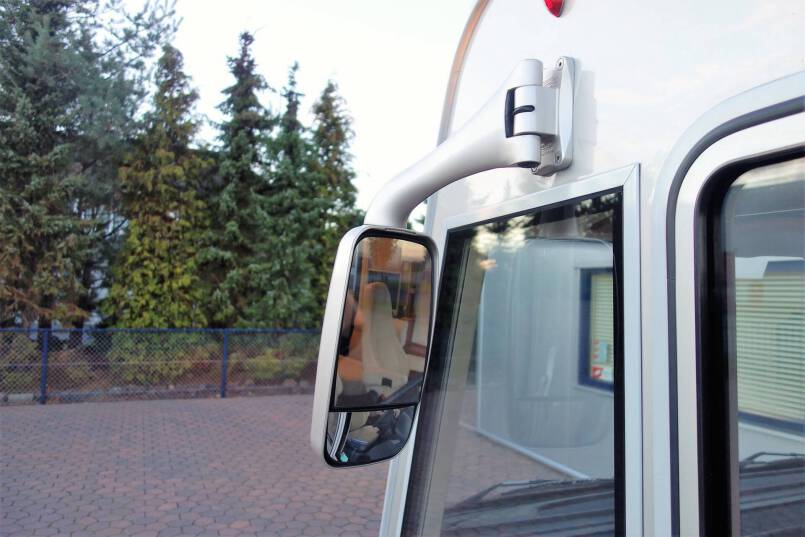 Hymer B 678 3.0 jet 157 pk Champagne, 2 aparte bedden, garage, vol optie 9
