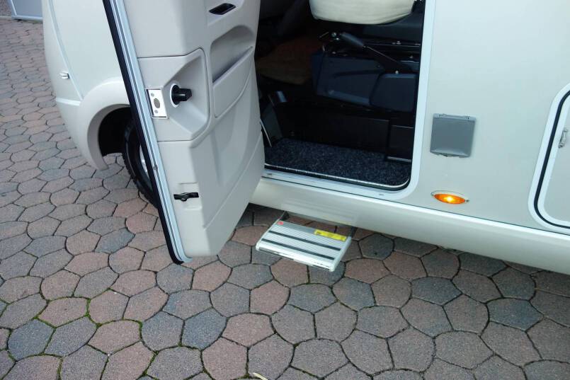 Hymer B 678 3.0 jet 157 pk Champagne, 2 aparte bedden, garage, vol optie 10