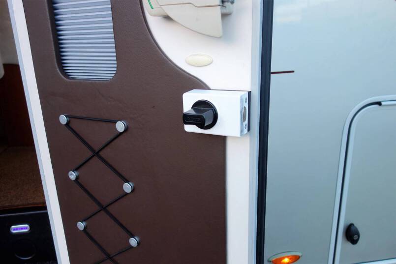 Hymer B 678 3.0 jet 157 pk Champagne, 2 aparte bedden, garage, vol optie 14