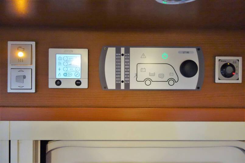 Hymer B 678 3.0 jet 157 pk Champagne, 2 aparte bedden, garage, vol optie 17