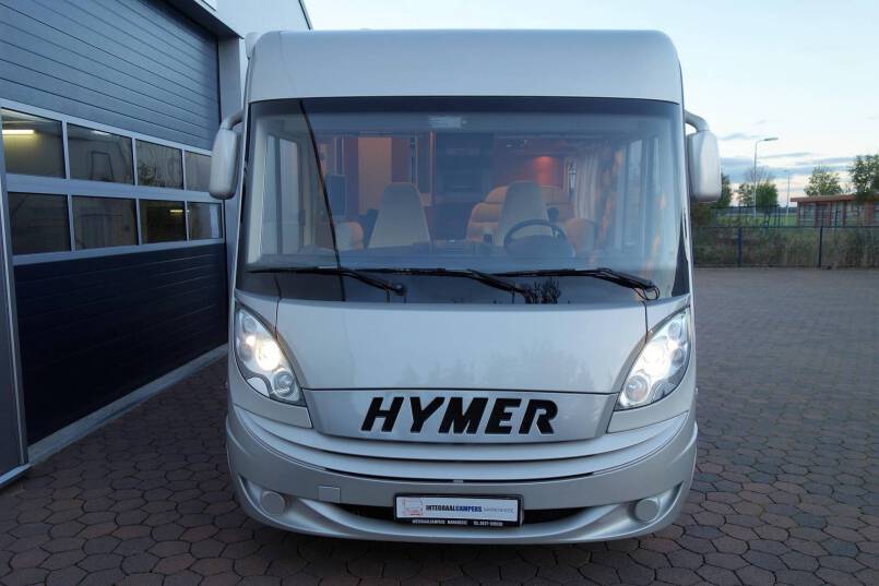 Hymer B 678 3.0 jet 157 pk Champagne, 2 aparte bedden, garage, vol optie 1