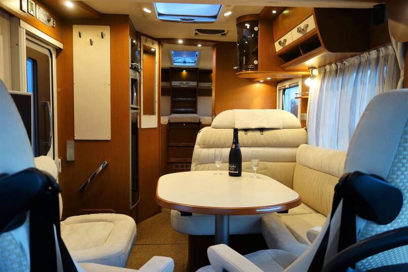 Hymer B 678 3.0 jet 157 pk Champagne, 2 aparte bedden, garage, vol optie 20