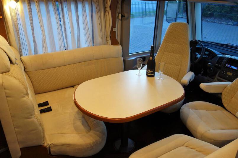 Hymer B 678 3.0 jet 157 pk Champagne, 2 aparte bedden, garage, vol optie 26