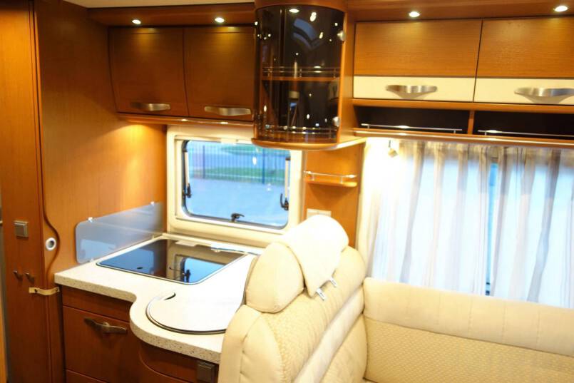 Hymer B 678 3.0 jet 157 pk Champagne, 2 aparte bedden, garage, vol optie 27