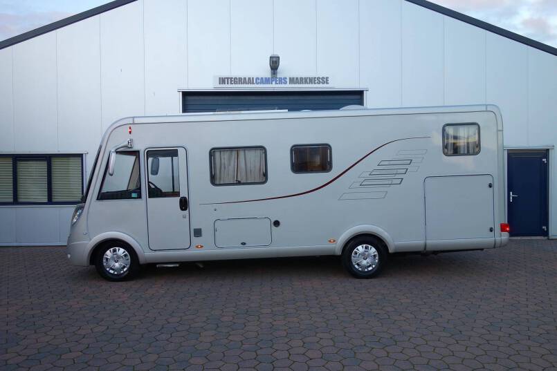 Hymer B 678 3.0 jet 157 pk Champagne, 2 aparte bedden, garage, vol optie 2
